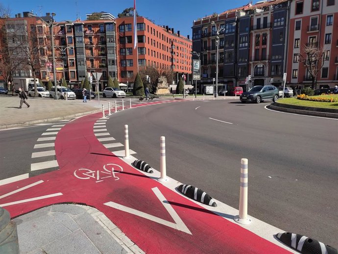 Bidegorri en la rotonda del Ayuntamiento de Bilbao