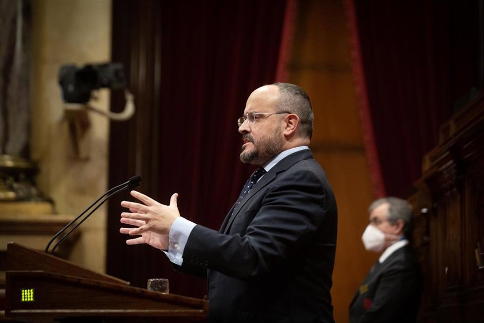 Imagen de archivo - El presidente del PP catalán, Alejandro Fernández, en el pleno del Parlament, a 22 de noviembre de 2021, en Barcelona, Cataluña (España).