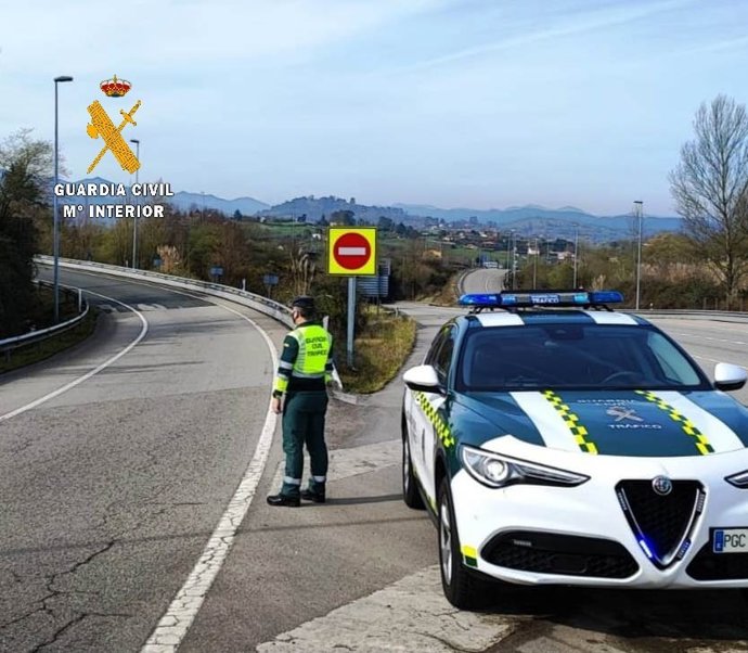 Coche de la Guardia Civil de Tráfico