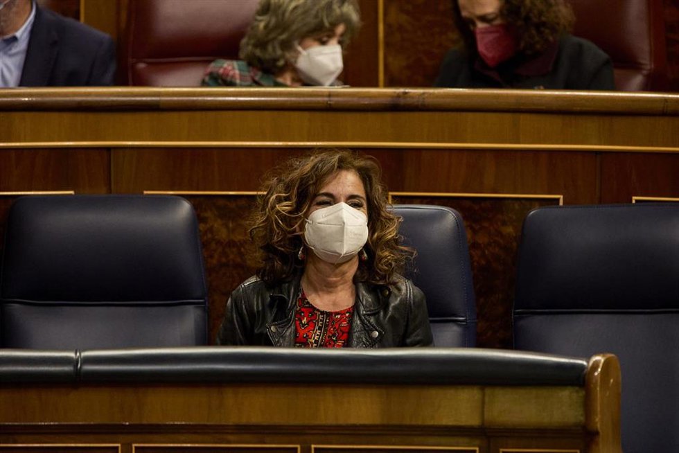 La ministra de Hacienda y Función Pública, la socialista María Jesús Montero, en una sesión plenaria en el Congreso