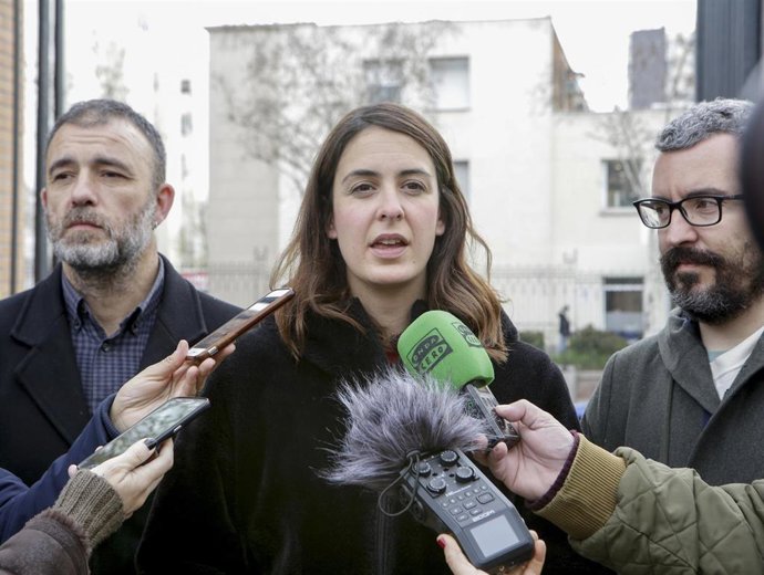 La portavoz de Más Madrid en el Ayuntamiento, Rita Maestre, y el concejal Nacho Murgui exigen la "paralización inmediata" del parking en el Niño Jesús, que "canta a chapuza"