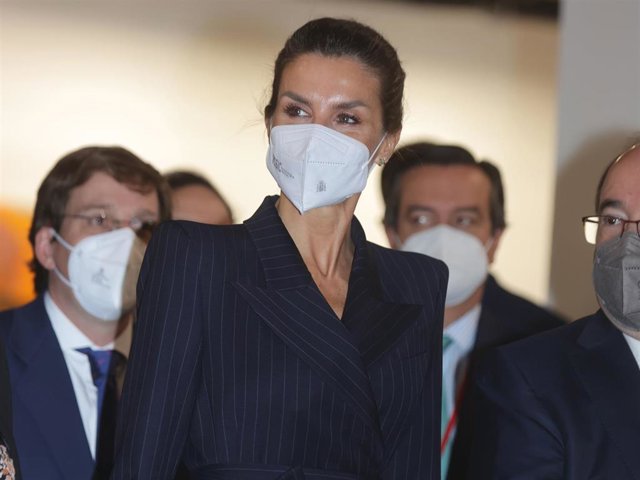 La Reina Letizia ha visitado ARCOMAdrid este jueves en solitario