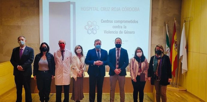 El Hospital Cruz Roja de Córdoba es el primero de los centros privados que va a comenzar el proceso de acreditación de Centro comprometido contra la violencia de género.