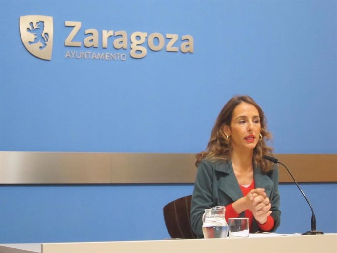 Archivo - La consejera municpal de Hacienda del Ayuntamiento de Zaragoza, María Navarro
