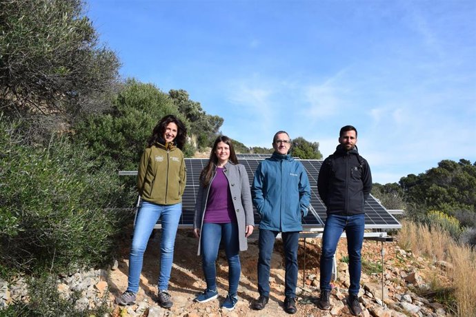 El conseller de Transición Energética, Juan Pedro Yllanes, con la consellera insular de Sostenitilidad y Medio Ambiente, Aurora Ribot, durante su visita a Sa Dragonera.