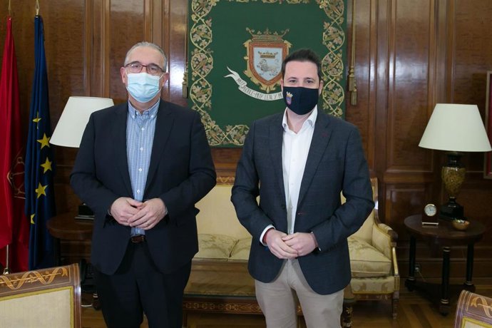 El alcalde de Pamplona, Enrique Maya, y el de Tudela, Alejandro Toquero.