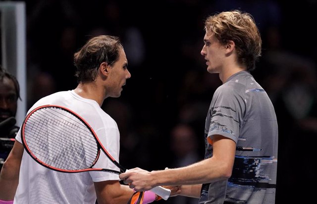 Archivo - Rafa Nadal se saluda con Alexander Zverev tras un partido de las Finales de la ATP de 2019