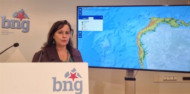 La portavoz del BNG, Ana Miranda, presenta la nueva iniciativa del partido con respecto al impacto de los parques eólicos marinos en el sector pesquero.