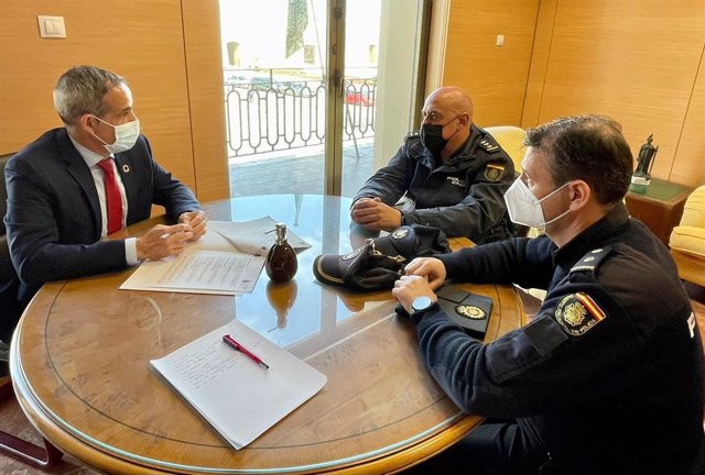 Pacheco reunido con Policía Nacional y Guardia Civil.