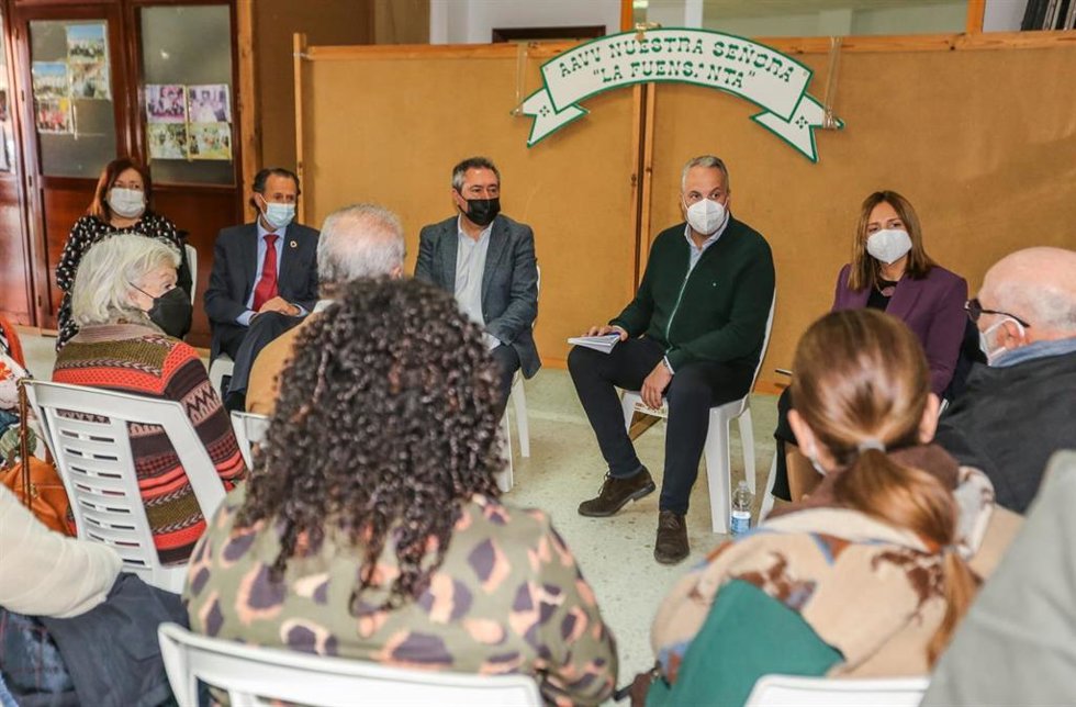 El secretario general del PSOE de Andalucía, Juan Espadas, durante su visita a Chiclana.