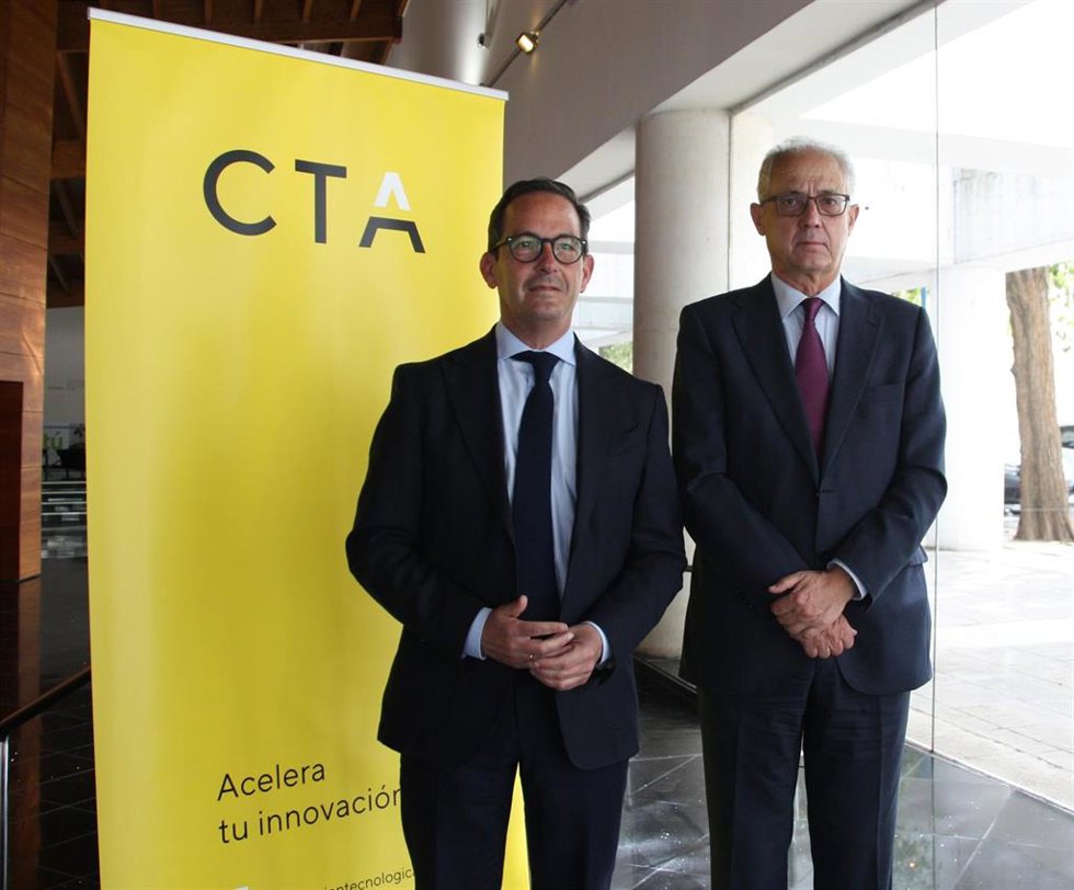 El delegado de Red Eléctrica para Andalucía y Extremadura, Jorge Jiménez, y el director general de CTA, Elías Atienza