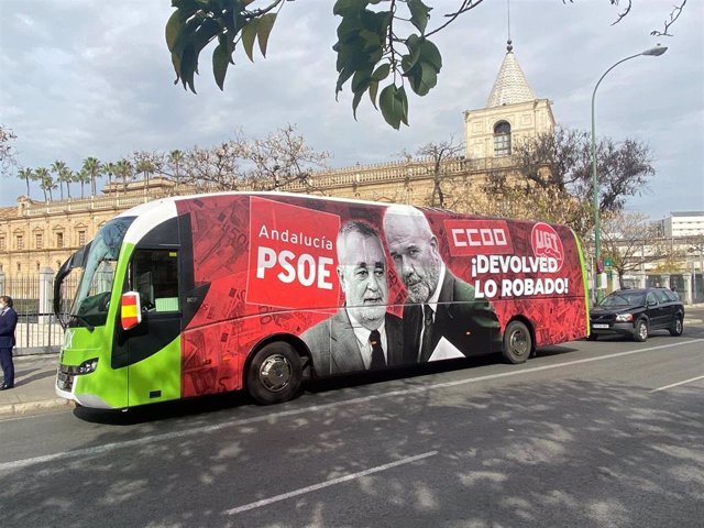 Vox inicia la campaña 'Devolved lo robado' para denunciar que los gobiernos del PSOE-A "esquilmaron" fondos públicos