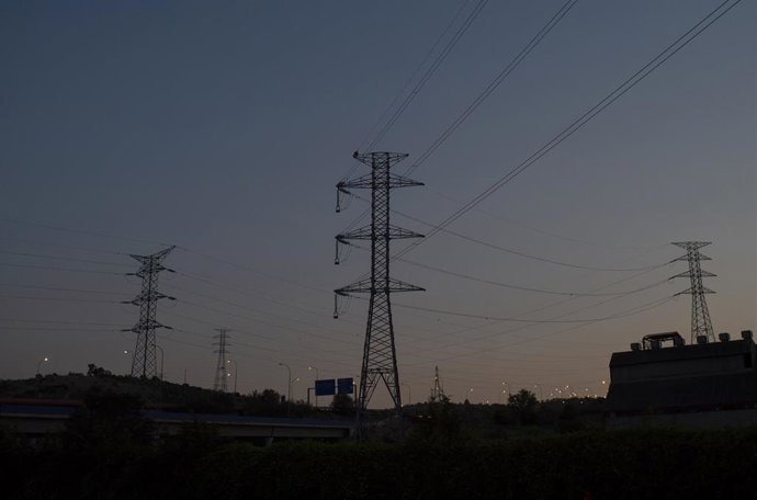Archivo - Torres de tensión