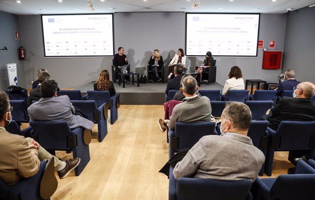 Encuentro informativo 'El Futuro está en tus manos: Transición Ecológica, un reto de todos'