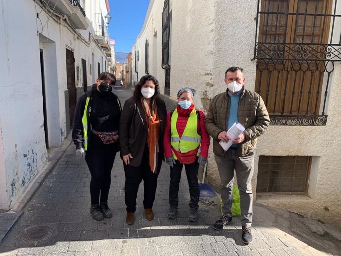 La diputada delegada especial para el PFEA, Matilde Díaz,  visita obras en Abla