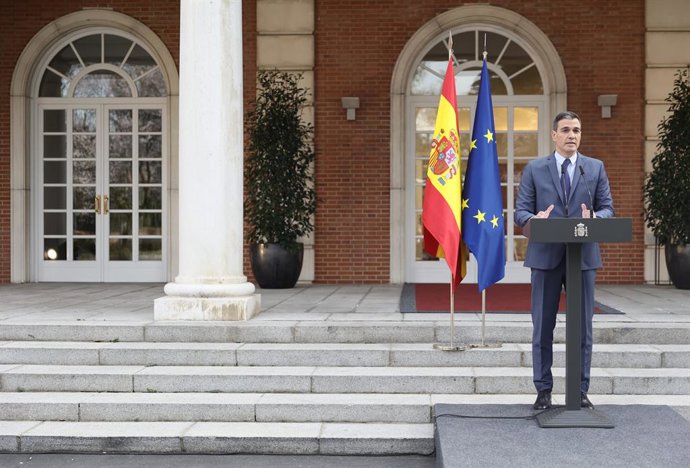 El presidente del Gobierno, Pedro Sánchez, realiza una declaración institucional sobre la situación en Ucrania desde el Palacio de La Moncloa, a 24 de febrero de 2022, en Madrid (España). El presidente del Gobierno se desplaza esta tarde a Bruselas para