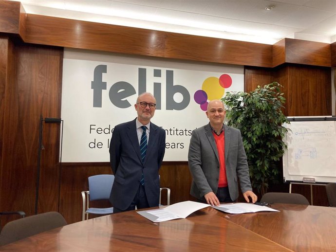 El presidente de la Federación de Entidades Locales de Baleares (Felib), Antoni Salas, y el director general de Endesa en Baleares, Martí Ribas.