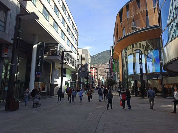 La avenida Meritxell de Andorra la Vella (Andorra)