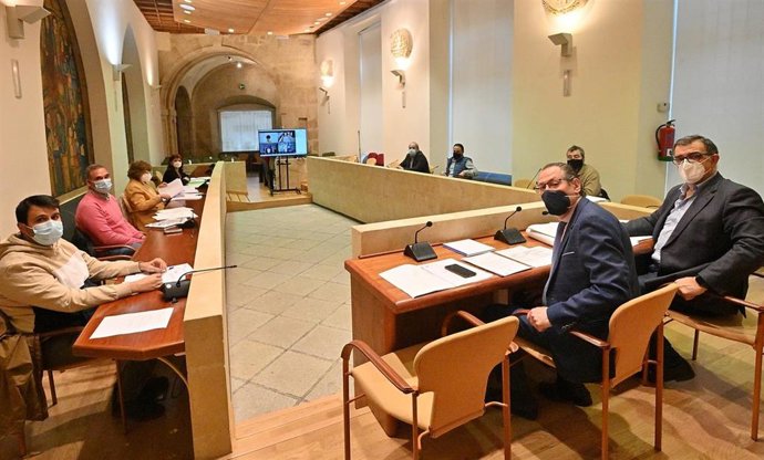Reunión del grupo de trabajo sobre la reforma de la Plaza de los Bandos en el Ayuntamiento de Salamanca.