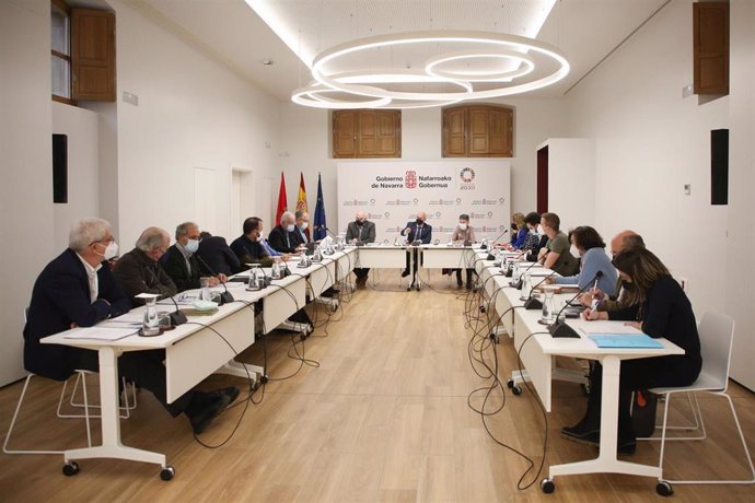 Reunión del Consorcio de Alta Velocidad de la Comarca de Pamplona en el Palacio de Navarra.