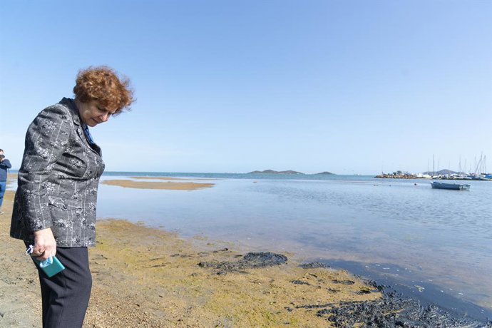 La presidenta de la delegación de la comisión de Peticiones del Parlamento Europeo, Tatjiana Zdanoka, visita el Mar Menor, a 24 de febrero de 2022, en Murcia, Región de Murcia, (España). La delegación europea vuelve a visitar por segundo día el entorno 