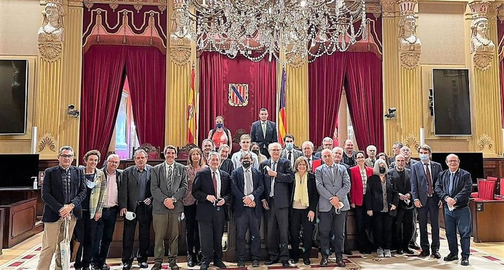 Foto de familia de la jornada 'El Contubernio de Munich: Europa, 60 años después' en el Parlament.