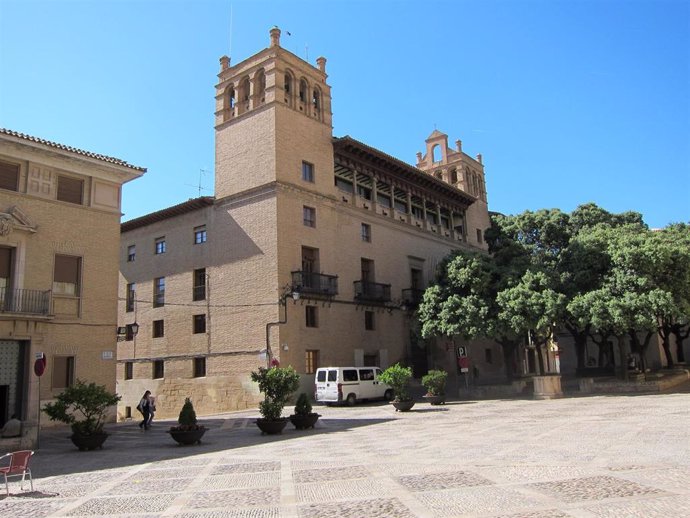 Archivo - Sede del Ayuntamiento de Huesca.