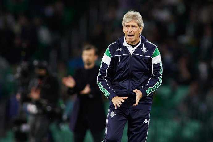 Manuel Pellegrini, head coach of Real Betis, gestures during the UEFA Europa League Knockout Round Play-Offs Leg One match between Real Betis and Zenit de San Petersburgo at Ramon Sanchez-Pizjuan stadium on February 24, 2022, in Sevilla, Spain.