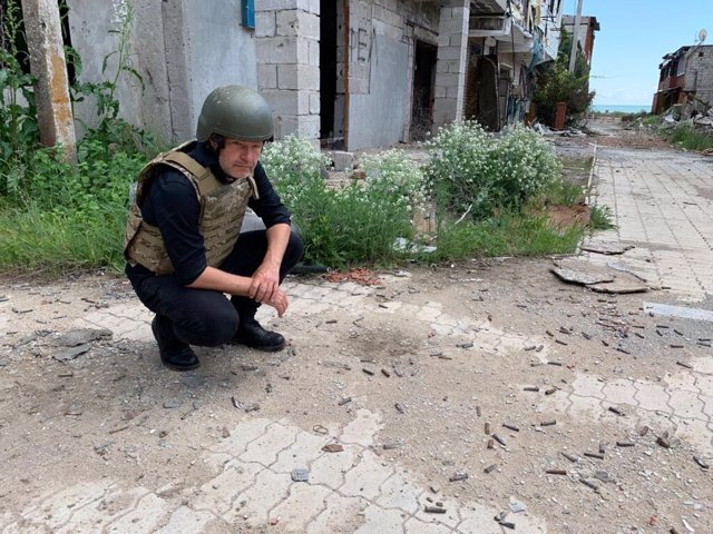 Archivo - Un soldado en una aldea cerca de Mariupol