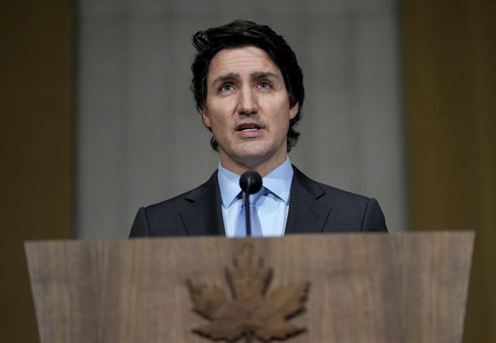 22 February 2022, Canada, Ottawa: Canadian Prime Minister Justin Trudeau  (C)speaks during a press conference on the situation in Ukraine. Photo: Justin Tang/Canadian Press via ZUMA Press/dpa