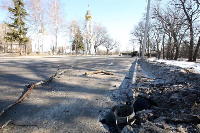 24 February 2022, Ukraine, Kharkiv: Fines of an exploded projectile is seen embedded on the after shelling by Russian troops in the wake of the Russian invasion of Ukraine. Photo: -/Ukrinform/dpa