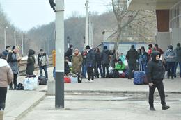 24 February 2022, Ukraine, Lysychansk: People wait on a platform for a passenger train to evacuate from Lysychansk in the wake of the Russian invasion of Ukraine. Photo: -/Ukrinform/dpa