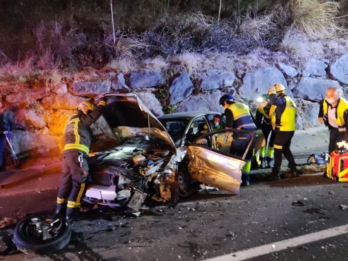 Estado de uno de los vehículos implicados en el accidente en Limpias