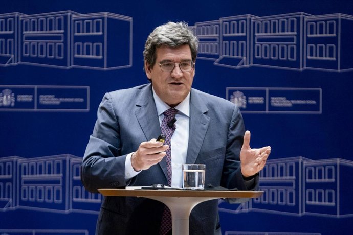 El ministro de Inclusión, Seguridad Social y Migraciones, José Luis Escrivá, ofrece una rueda de prensa con el avance de la estadística experimental de afiliación a la Seguridad Social de la primera quincena de febrero, en el ministerio de Inclusión, Se