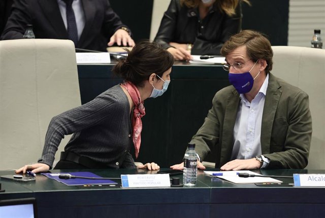 El alcalde de Madrid, José Luis Martínez-Almeida, y la delegada de Cultura, Turismo y Deporte del Ayuntamiento de Madrid, Andrea Levy.