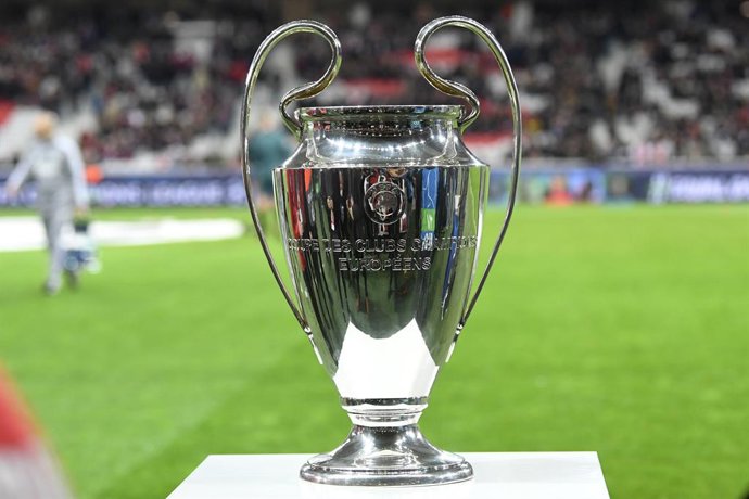 Archivo - The trophy before the UEFA Champions League, Group H football match between Lille OSC and AFC Ajax on November 27, 2019 at Stade Pierre-Mauroy in Villeneuve d'Ascq near Lille, France - Photo Jasper Ruhe / Pro Shots / DPPI