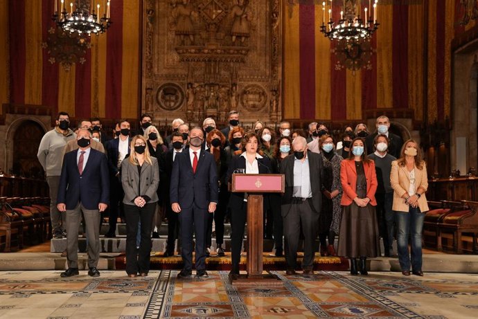 Els 41 regidors de Barcelona condemnen "enrgicament" l'atac de Rússia a Ucrana.