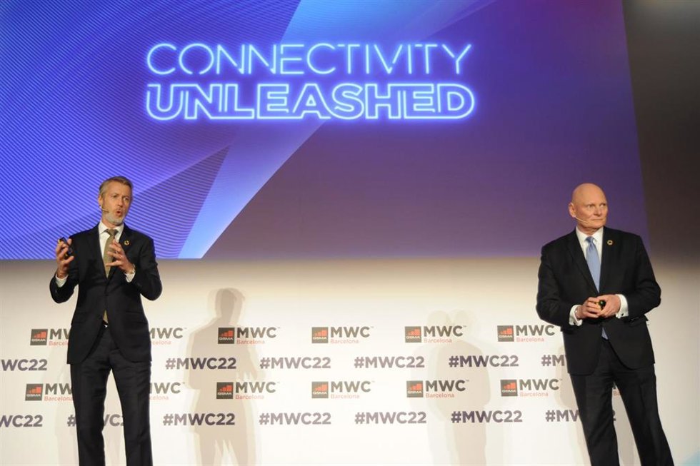 El director general de la GSMA, Mats Granryd (i) y el CEO de la GSMA, John Hoffman (d), comparecen en una imagen de archivo