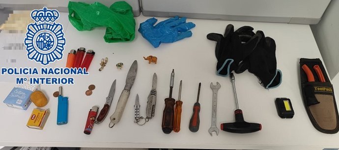 Detenido el autor de más de una docena de robos en el interior de vehículos en Vélez-Málaga