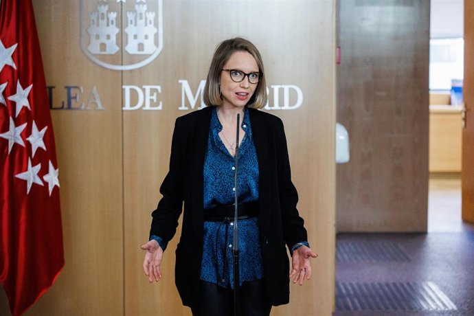 La portavoz de Unidas Podemos, Carolina Alonso, comparece en la Asamblea de Madrid, a 17 de febrero de 2022, en Madrid (España). La comparecencia se produce tras registrar una petición de la Comisión de Investigación en el Registro de la Asamblea, para 