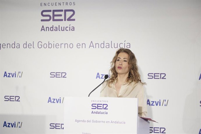 La Ministra de Transportes, Movilidad y Agenda Urbana, Raquel Sánchez, durante el ciclo Agenda del Gobierno en Andalucía de la Cadena SER en el Hotel Alfonso XIII, a 25 de febrero de 2022 en Sevilla (Andalucía, España)
