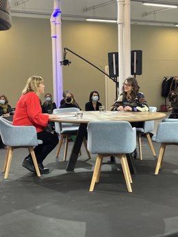 (E-D) Les conselleres de Cultura, Natlia Garriga, i Igualtat i Feminismes, Tnia Verge, en la jornada 'Parlen les dones'