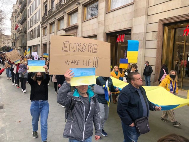 Manifestación en el centro de Barcelona contra el ataque ruso a Ucrania.