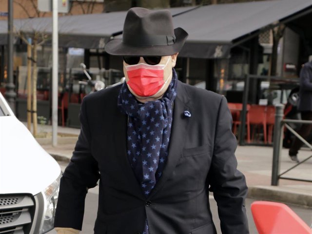 Antonio Resines, tras acudir a su primera revisión médica