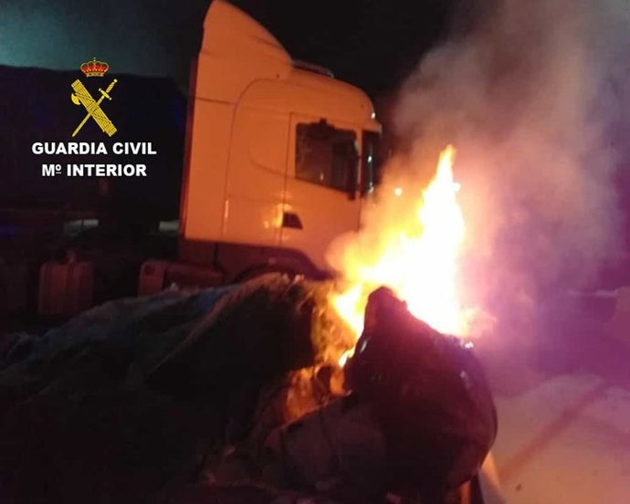 Incendio en el puerto de Pasaia