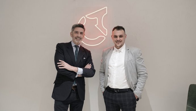 El alcalde de Toro, Tomás del Bien, y el comisario de la exposición, Víctor del Campo.