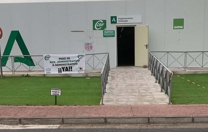 Escaleras señaladas por CSIF en la zona de personal del hospital