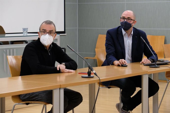 El vicepresidente y conseller de Transición Energética, Sectores Productivos y Memoria Democrática, Juan Pedro Yllanes, junto con el director general de Energía y Cambio Climático, Pep Malagrava.