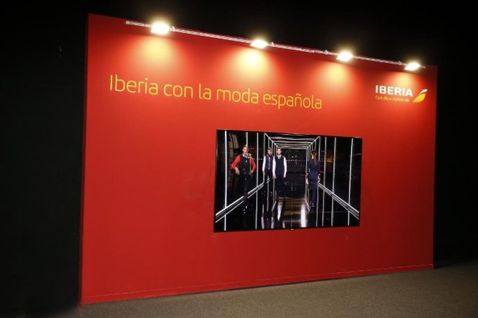 Los nuevos uniformes de Iberia, protagonistas de la Mercedes-Benz Fashion Week Madrid.