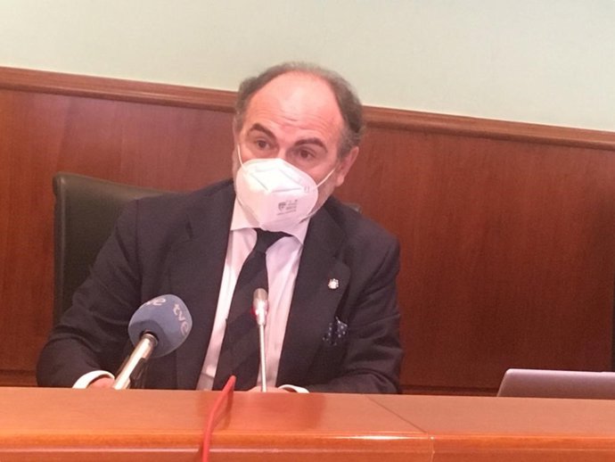 Archivo - El rector de la Universidad de Oviedo, Ignacio Villaverde